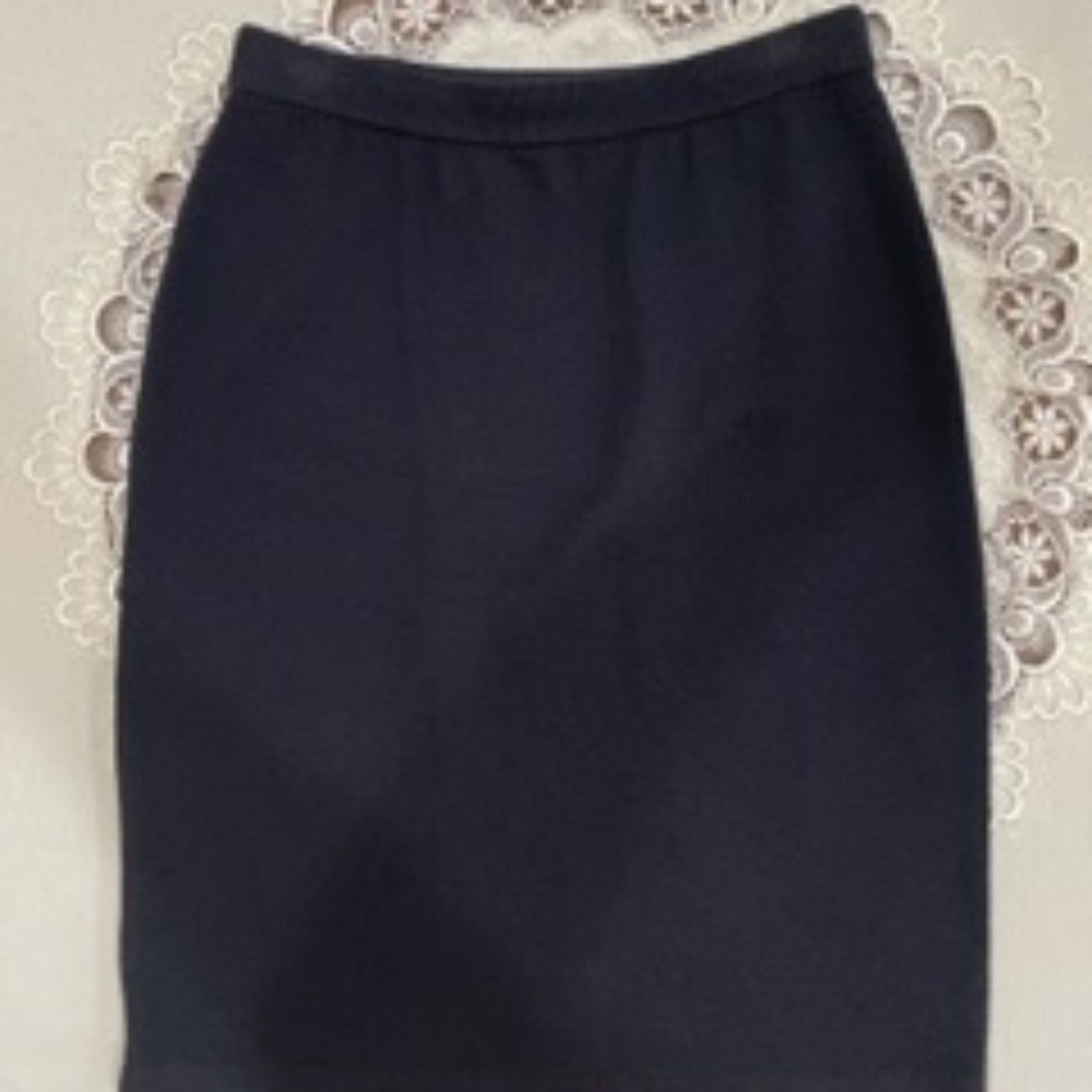 St John knit Skirt, size 2, Black